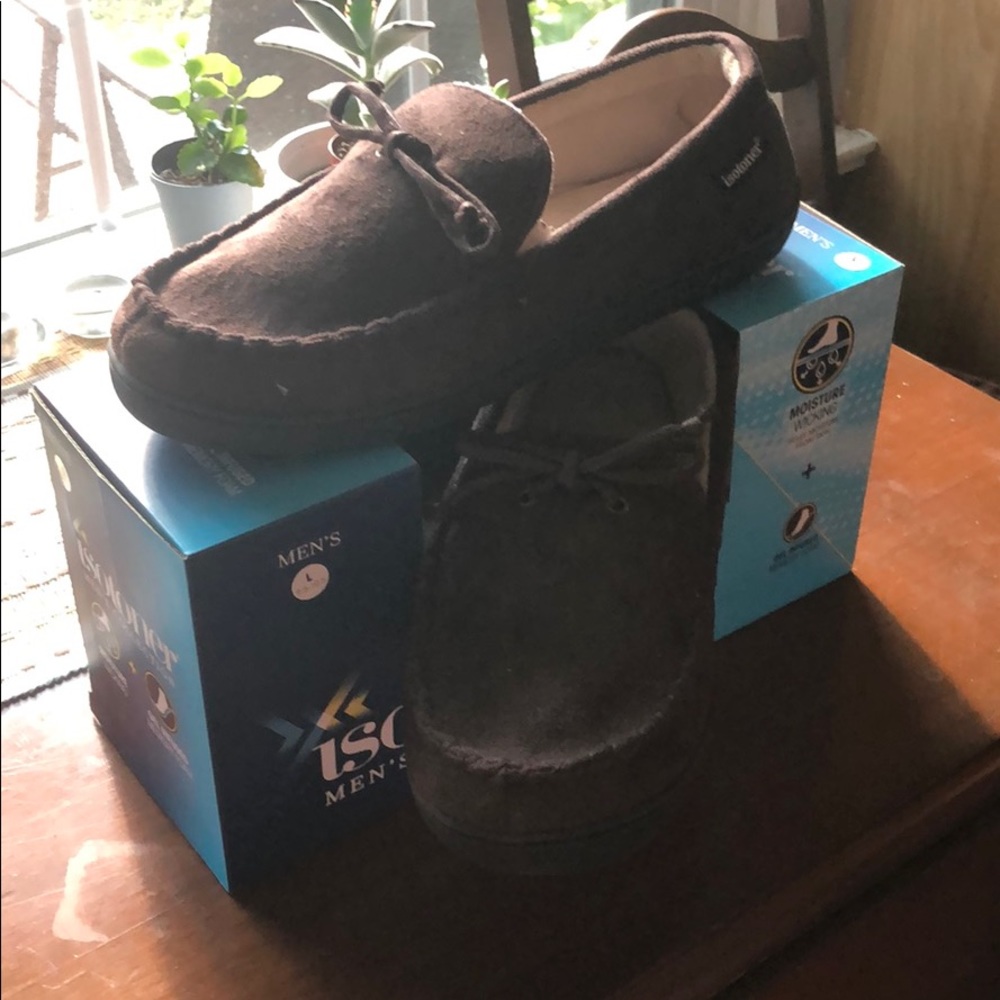 NIB Men’s L Isotoner Slippers